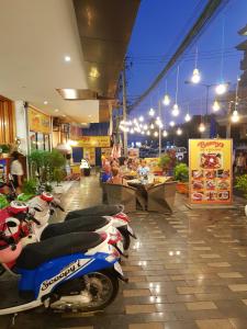 入住本尼的城市酒店的客人