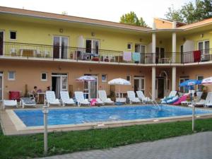 Bazén v ubytování Beach Hotel nebo v jeho okolí
