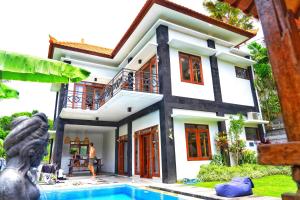 Bazén v ubytování Zentiga Surf Hostel nebo v jeho okolí