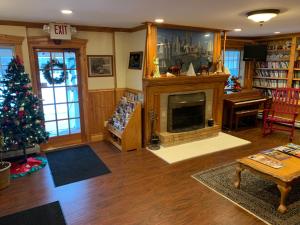 Lobby o reception area sa Four Winds Country Motel