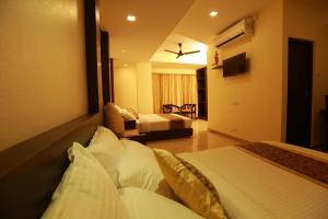 The Crescent Suites客房内的一张或多张床位