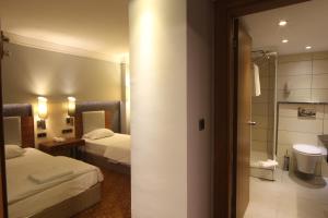 A bathroom at Suhan Cappadocia Hotel & Spa