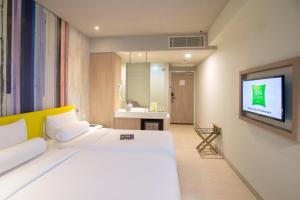 Giường trong phòng chung tại ibis Styles Kuala Lumpur Sri Damansara
