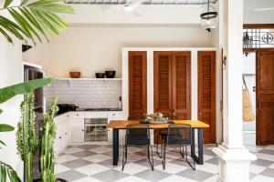 Η κουζίνα ή μικρή κουζίνα στο Villa Tsuchi