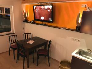 Una televisión o centro de entretenimiento en Apartment-Sauerland