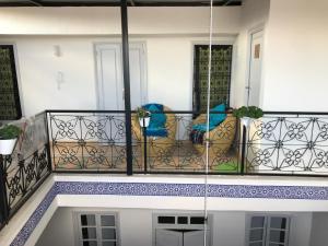 Riad Medina tesisinde bir balkon veya teras