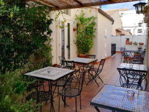 A restaurant or other place to eat at Hotel Casa Mia