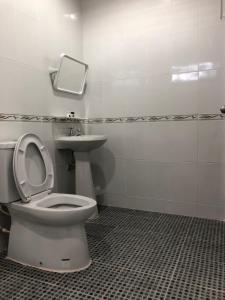 Rabbit Hotel的一间浴室