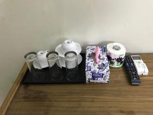 Příslušenství pro přípravu čaje a kávy v ubytování Hotel Seven Star