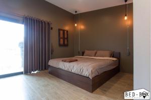 Postel nebo postele na pokoji v ubytování Bed Box