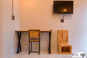 TV a/nebo společenská místnost v ubytování Bed Box