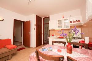 Apartments Brigita的厨房或小厨房