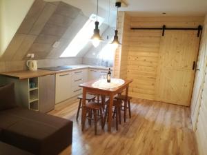 a kitchen with a table and chairs in a room at Ziaciówka in Rzepiska