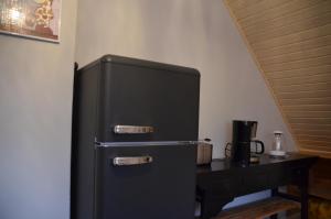 a black refrigerator freezer sitting next to a desk at Bickbargen - Haus mit 4 Schlafzimmern und Platz in Halstenbek