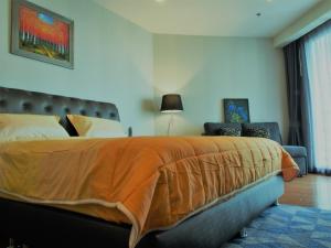 Giường trong phòng chung tại Beach Front Condominium at The Palm Wongamat