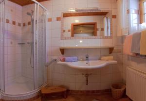 Koupelna v ubytování Rücklhof + 16 fotografií
