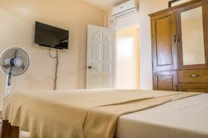 Postel nebo postele na pokoji v ubytování Kellocks' Seaview Apartelle