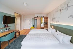 Postel nebo postele na pokoji v ubytování Hotel Federwerk