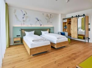 Postel nebo postele na pokoji v ubytování Hotel Federwerk