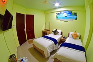 Postel nebo postele na pokoji v ubytování Tourist Inn