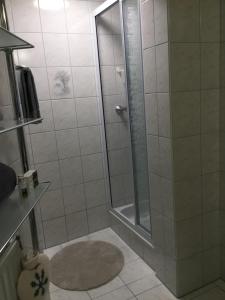 Kylpyhuone majoituspaikassa Haus Frainer