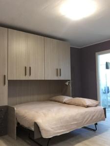 a bedroom with a large bed with white cabinets at I TRE NOCI in Castel di Sangro