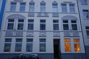 Budova, kde se apartmán nachází + 1 fotografie