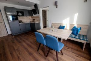 Kuchyňa alebo kuchynka v ubytovaní Aktiv Hotel Karnia