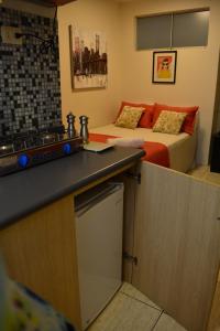 Cucina o angolo cottura di Kangaroo Wasi Airport Bed & Breakfast