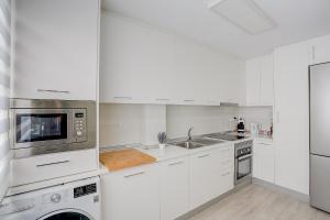 A kitchen or kitchenette at Un Lujo en el Corazón de Alicante