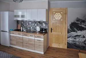 Kuchyňa alebo kuchynka v ubytovaní Apartamenty JSZI