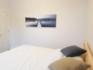Postel nebo postele na pokoji v ubytování Ottawa Stay Downtown Suites