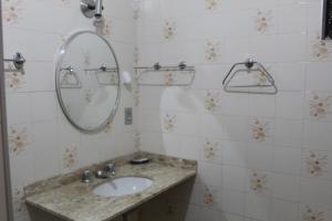 Et badeværelse på Casa Aconchegante no Capivari + 94 billeder