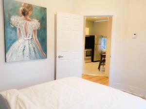 Postel nebo postele na pokoji v ubytování Ottawa Stay Downtown Suites