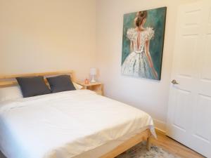 Postel nebo postele na pokoji v ubytování Ottawa Stay Downtown Suites