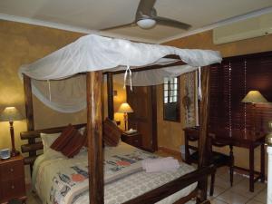 Letto o letti in una camera di Trees Too Guest Lodge
