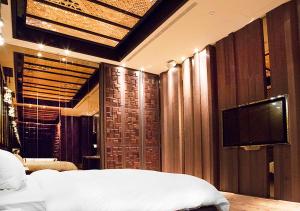 Postel nebo postele na pokoji v ubytování Royal Group Motel Feng Shan Branch