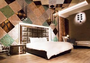 Postel nebo postele na pokoji v ubytování Royal Group Motel Feng Shan Branch + 11 fotografií