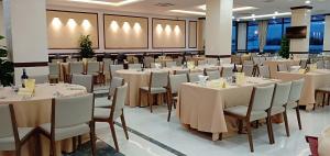 Restaurace v ubytování Navy Hotel Cam Ranh