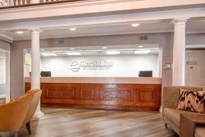 a lobby of a hotel with a reception desk at Clarion Inn Willow River in Sevierville