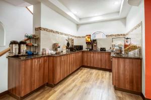 Køkken eller tekøkken på Econo Lodge Franklin