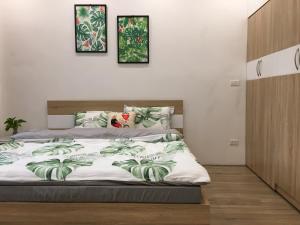 Un pat sau paturi într-o cameră la N&D Happy House- Studio Apartment - Phong tieu chuan khach san, bep nau va nha ve sinh trong khuon vien