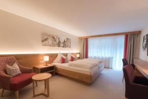 Giường trong phòng chung tại Bikers welcome "Quality Hosts Arlberg Hotel Garni Mössmer"