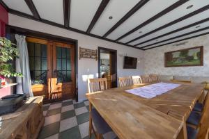 a dining room with a wooden table and chairs at Ferienhaus Wichtelhus in Braunlage