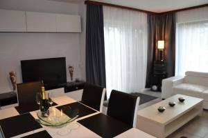 a living room with a dining table and a couch at Vakantiehuis Jonckershof in Middelkerke