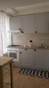 A kitchen or kitchenette at Certe notti