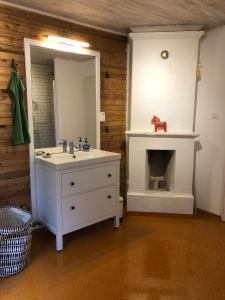 Kylpyhuone majoituspaikassa Ferienhaus Småland
