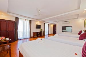 TV a/nebo společenská místnost v ubytování Bonsai Villa Hoi An