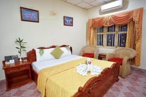 Postel nebo postele na pokoji v ubytování Royal Hotel