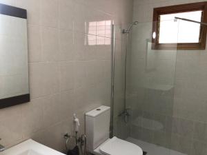 Koupelna v ubytování TABLERO 301, FANTÁSTICO APTO 6 pax , cerca PLAYA INGLÉS + 12 fotografií